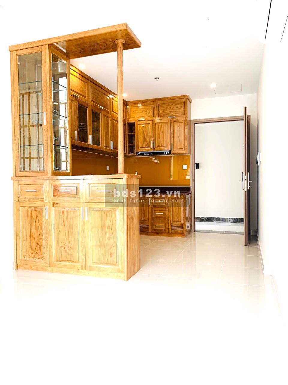 Cần bán gấp căn hộ 2PN+ giá 2450 tỷ bao mọi thuế phí Vinhomes Grand Park quận 9. Thật 100% !!!