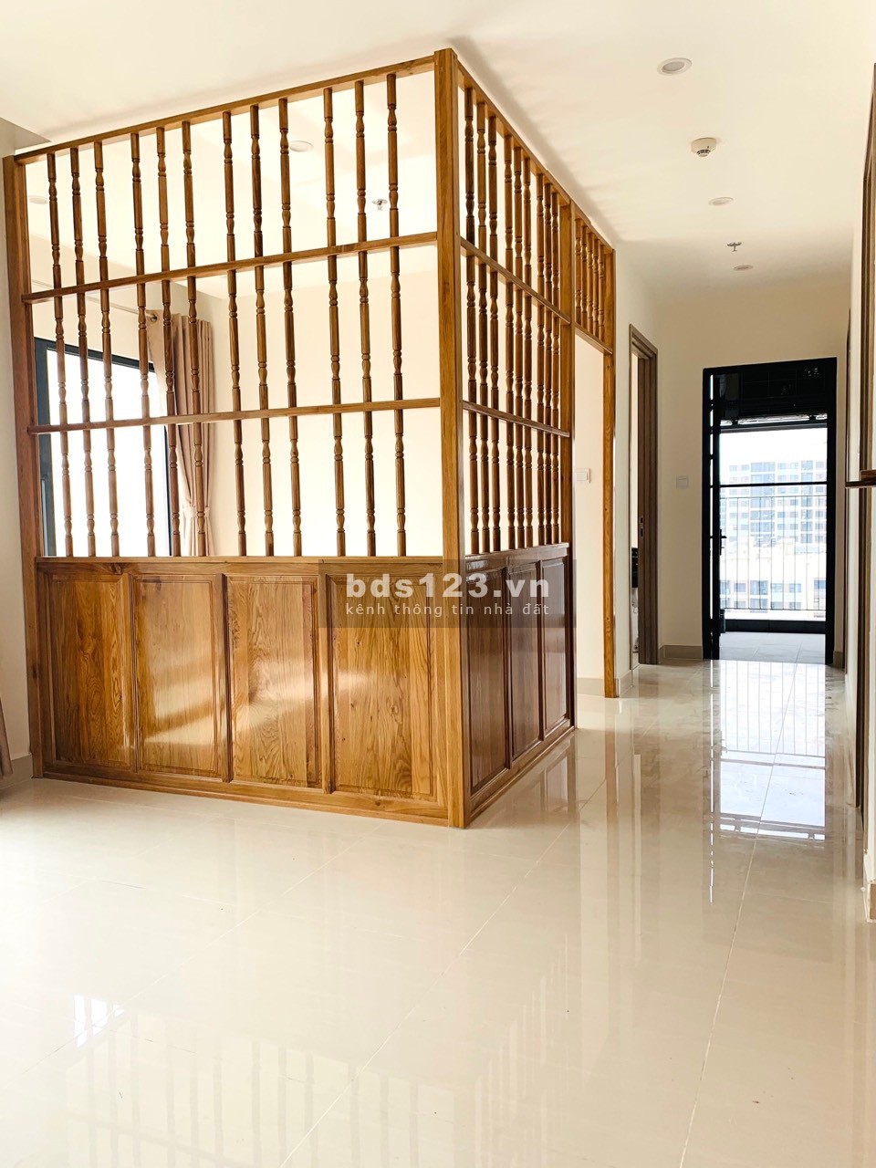 Cần bán gấp căn hộ 2PN+ giá 2450 tỷ bao mọi thuế phí Vinhomes Grand Park quận 9. Thật 100% !!!