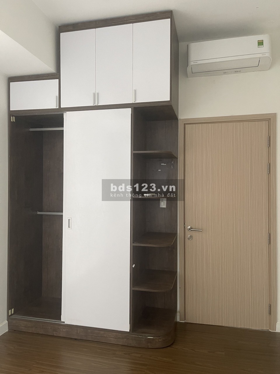 Gia đình chúng tôi cần bán căn hộ 1PN+1 50m2 để giá thấp hơn thị trường rất nhiều