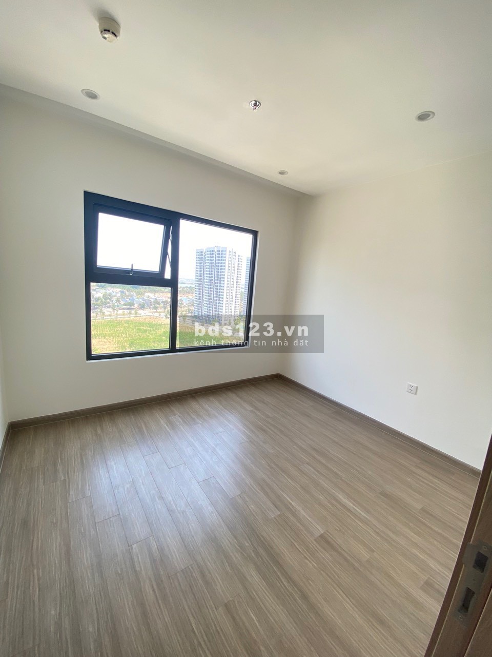 Chủ cắt lỗ hơn 700tr bán căn hộ 2PN + view hồ bơi