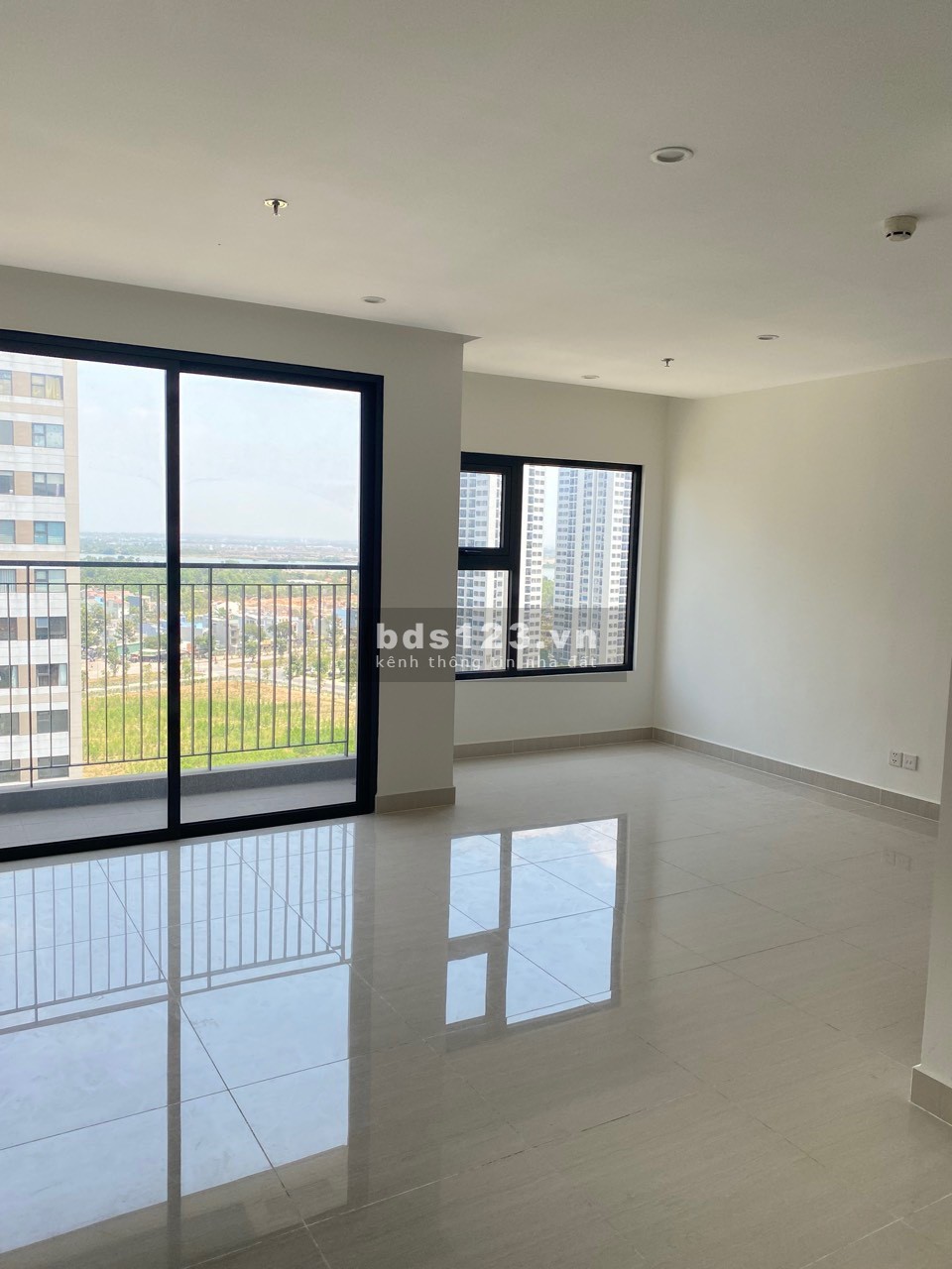 Chủ cắt lỗ hơn 700tr bán căn hộ 2PN + view hồ bơi