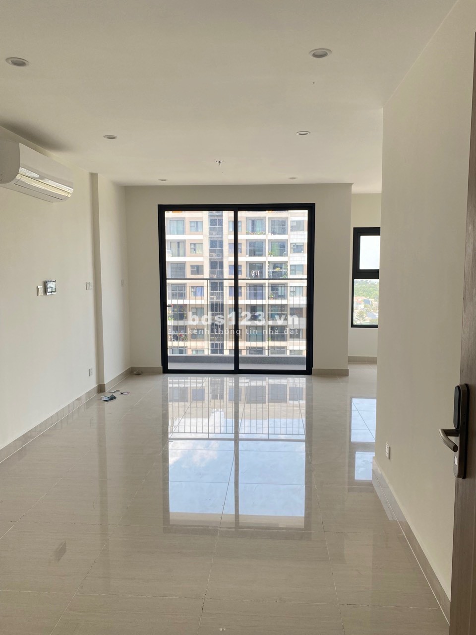 Chủ cắt lỗ hơn 700tr bán căn hộ 2PN + view hồ bơi