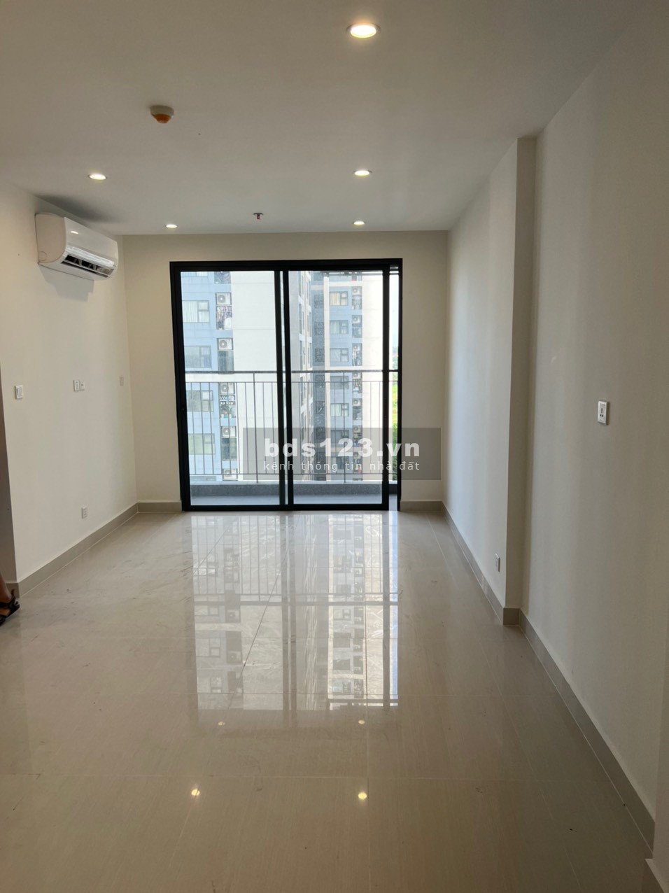 Chủ cần bán căn hộ 3PN giá chỉ 2.75 tỷ. Nhà trống mới