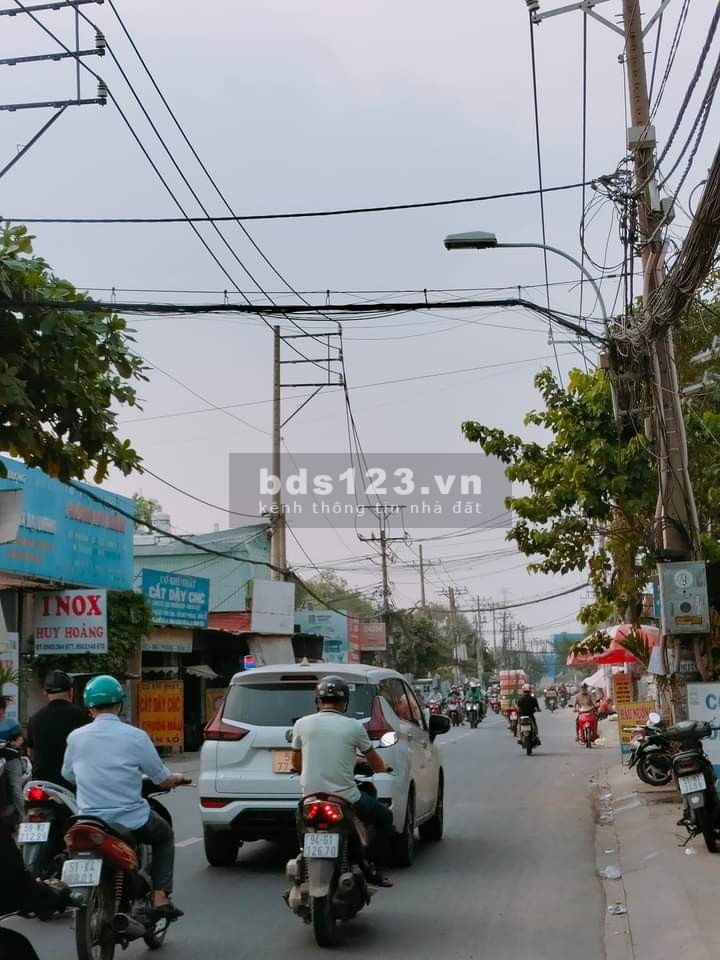 Bán nhà mặt tiền, đang cho thuê làm văn phòng may mặc 79M2, 2 lầu, giá 3.6 tỷ