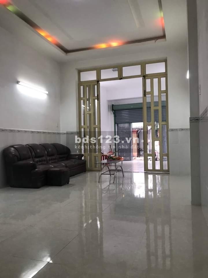Bán nhà mặt tiền, đang cho thuê làm văn phòng may mặc 79M2, 2 lầu, giá 3.6 tỷ