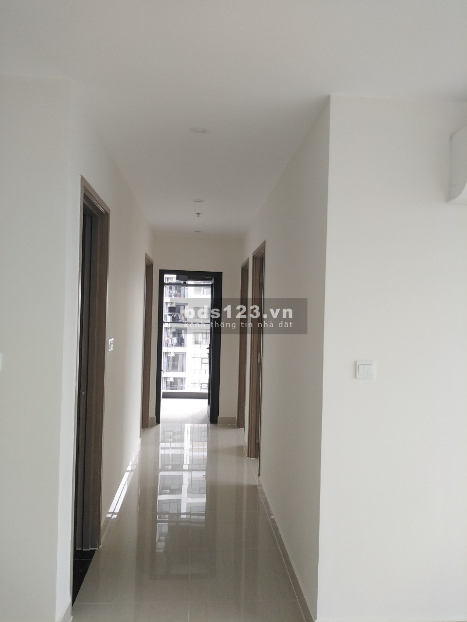 Chủ cần bán căn hộ 3PN giá chỉ 2.75 tỷ. Nhà trống mới