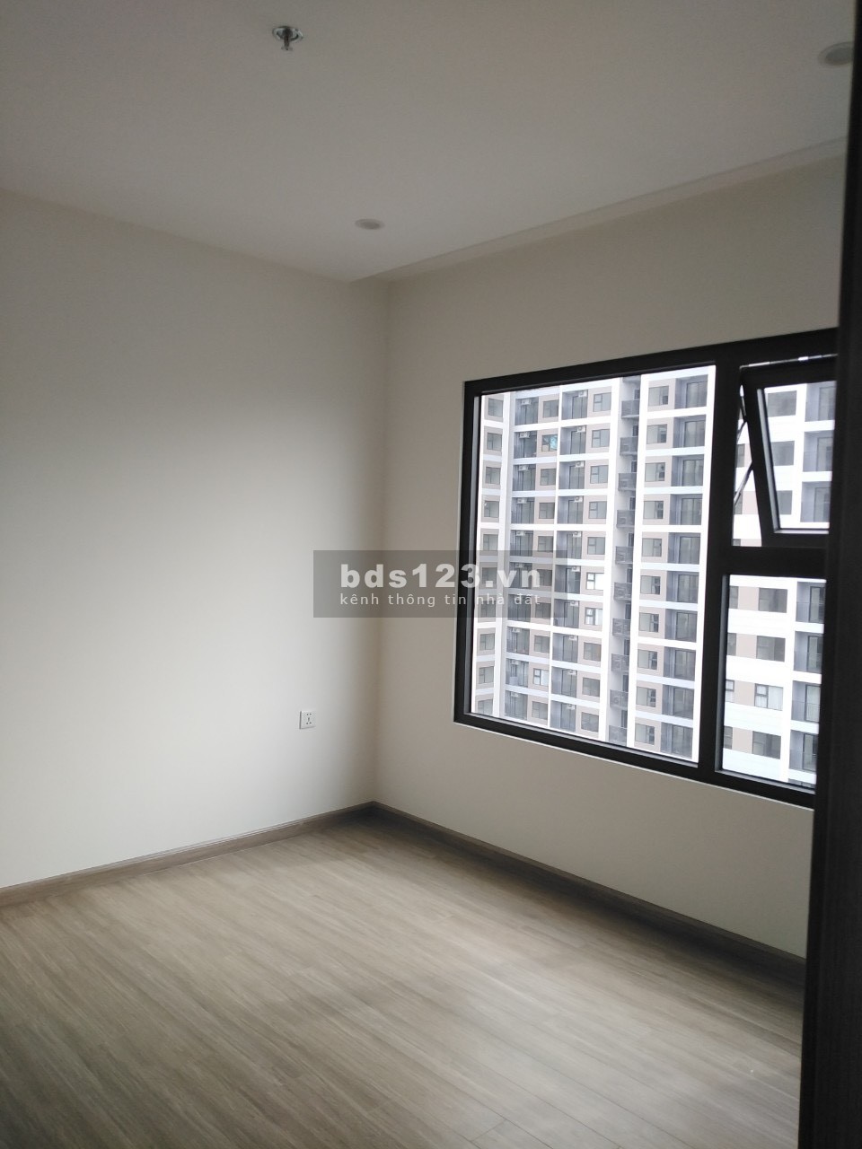 Chủ cần bán căn hộ 3PN giá chỉ 2.75 tỷ. Nhà trống mới