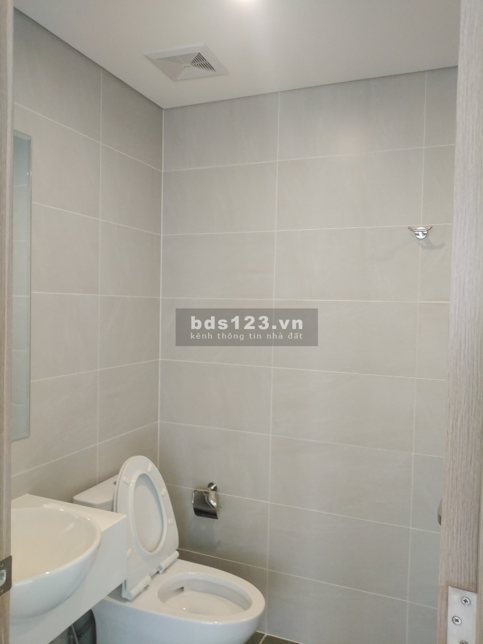 Chủ cần bán căn hộ 3PN giá chỉ 2.75 tỷ. Nhà trống mới