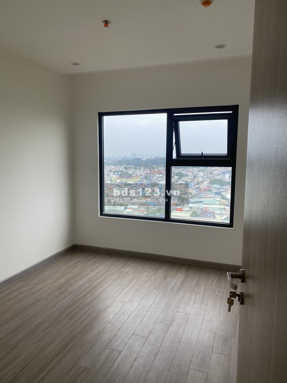 Bán căn hộ 1PN+ khu Origami view trực diện hồ bơi. Tặng kèm nội thất, bán cắt lỗ 500tr