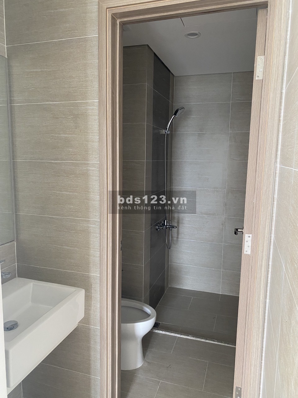Chủ cần bán gấp căn hộ 2PN1WC giá tốt nhất thị trường Vinhomes Q9