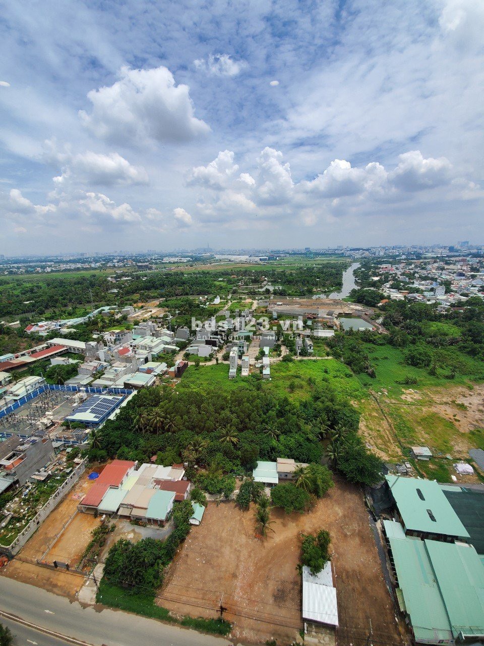 Bán căn hộ 2PN + 69m2 Vinhomes Grand Park giá chỉ 2.4 tỷ. Tặng thêm nội thất. Zalo 0902/906/903