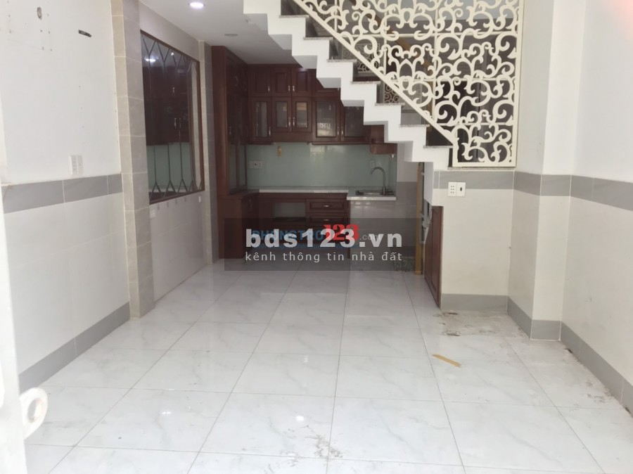 Cho thuê nhà nguyên căn 1 lầu MT đường ray xe lửa Phú Nhuận