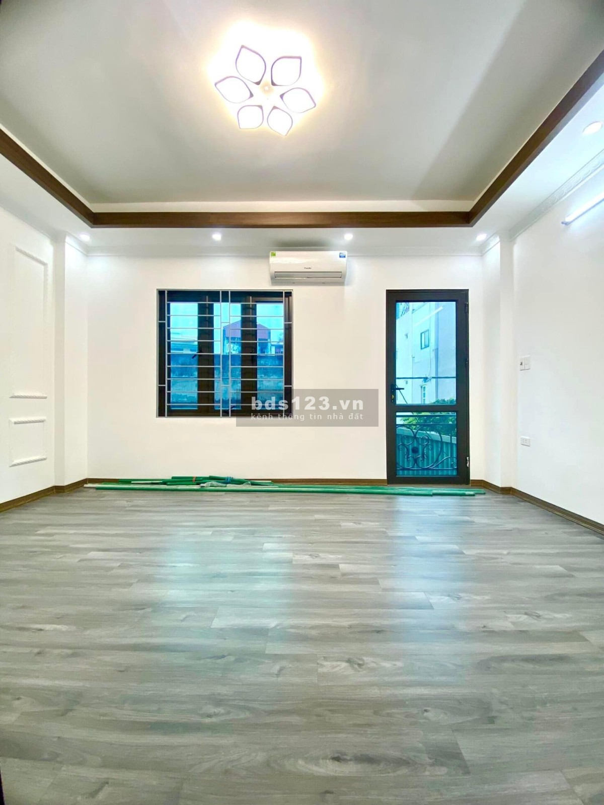 Bán nhà riêng chỉ 4,6 tỷ có ngay hộ khẩu Văn Quán - Nhà mới - Ô tô đõ cửa - Ngõ thông