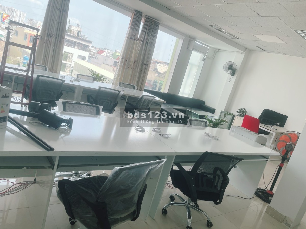 Cho thuê văn phòng, view đẹp. Rộng 90m2 ở Tân Phú, TP HCM