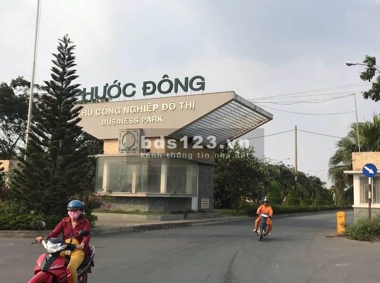 Chú tiến bán đất không qua MG 13,5m x 40m (546m2), đường 6m thông từ KCN sang chợ, 832tr, full TC