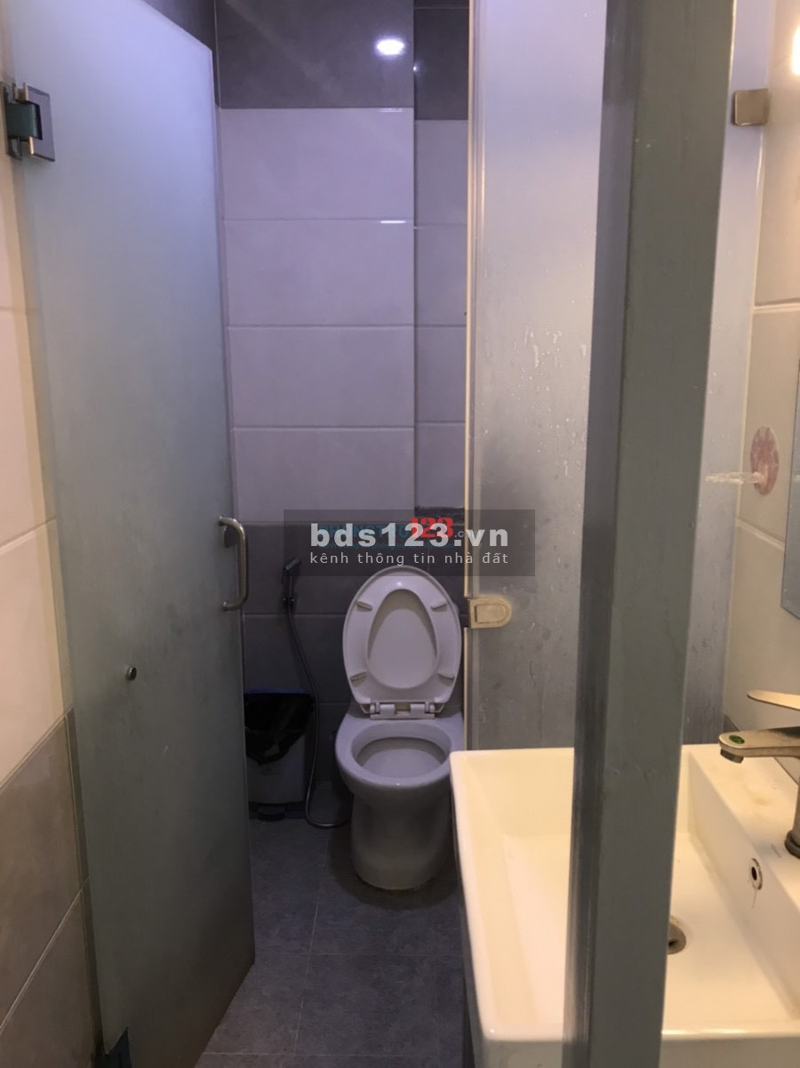Cho thuê nhà nguyên căn 1 lầu MT đường ray xe lửa Phú Nhuận