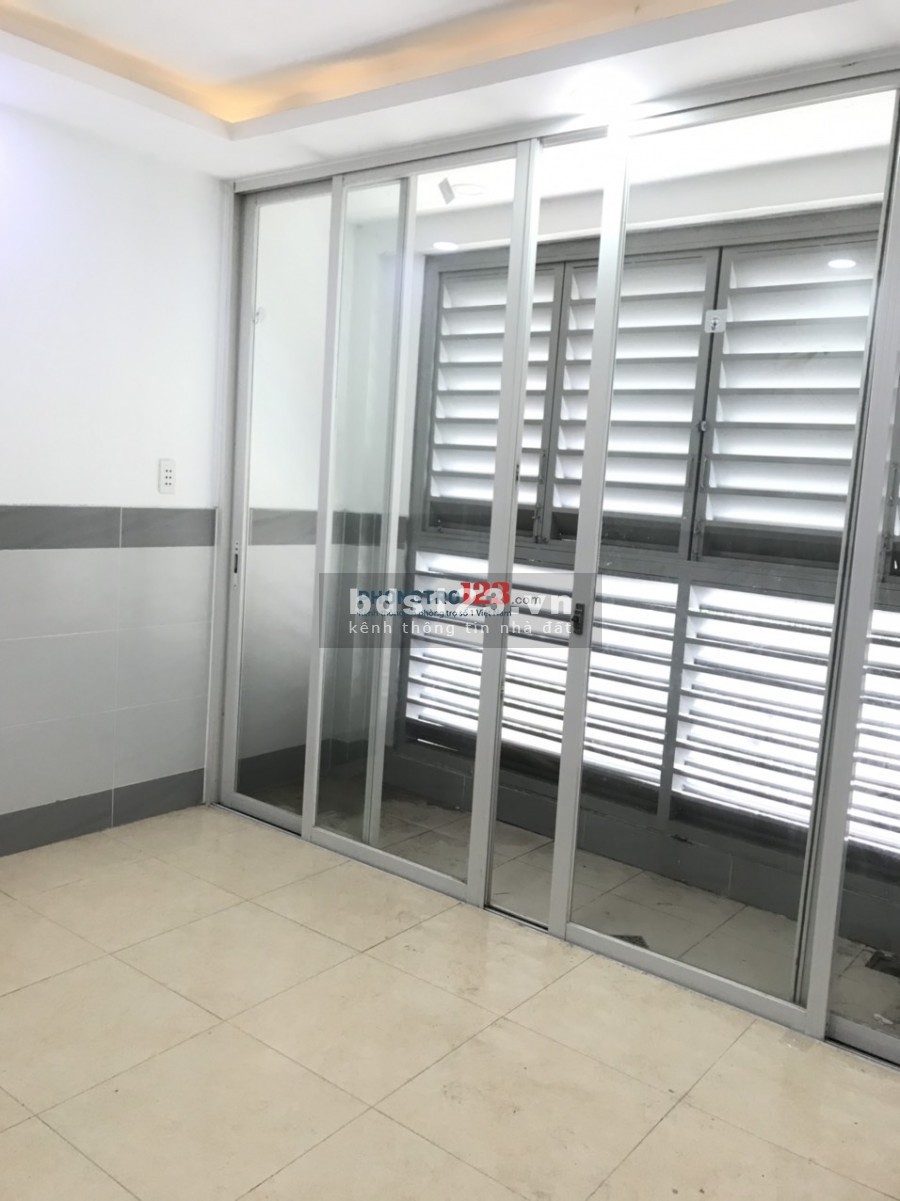 Cho thuê nhà nguyên căn 1 lầu MT đường ray xe lửa Phú Nhuận