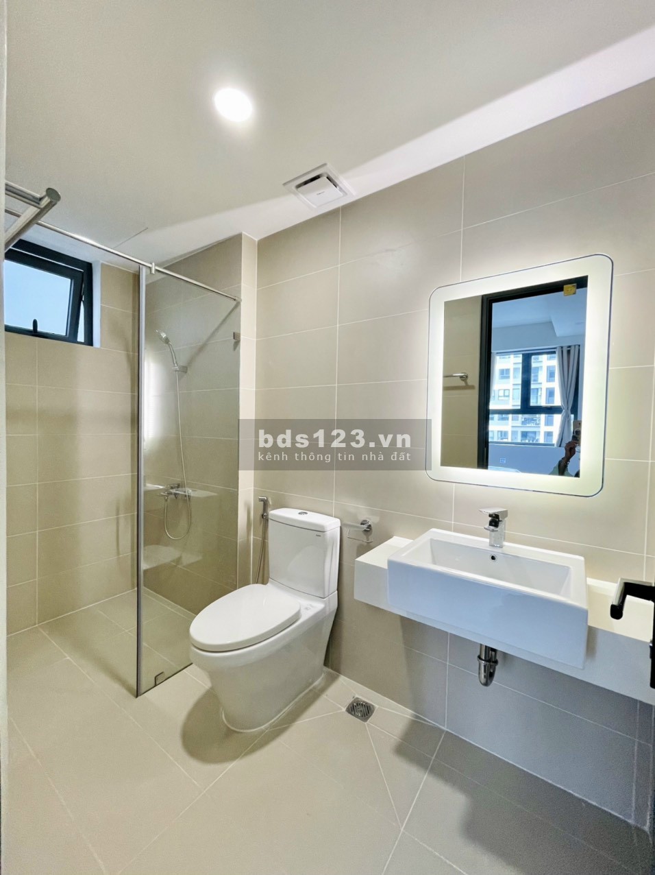 Bán căn hộ Oriental Plaza 89m2, 2PN, 2WC, tặng NT đẹp. Giá Thật: 3.15 tỷ ( giá còn TL )