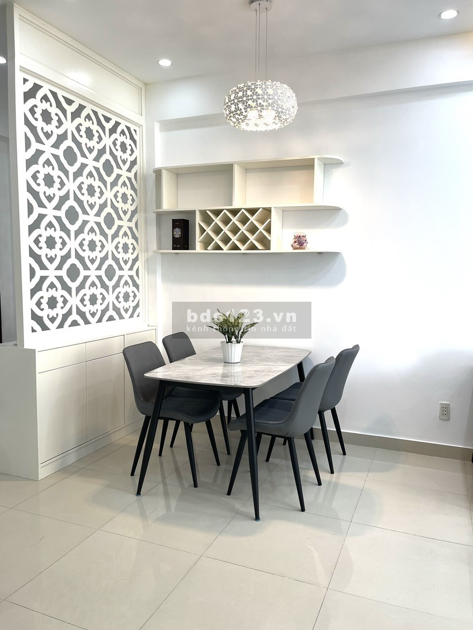 Bán căn hộ Oriental Plaza 89m2, 2PN, 2WC, tặng NT đẹp. Giá Thật: 3.15 tỷ ( giá còn TL )