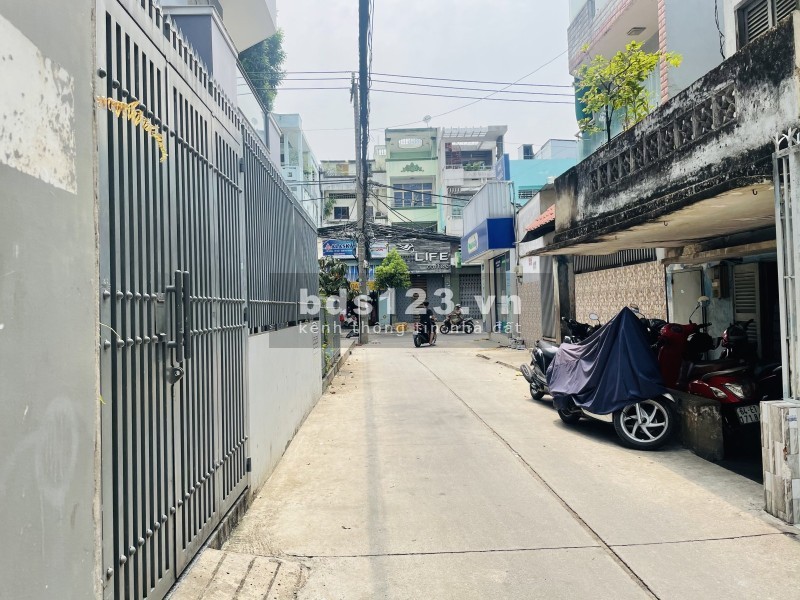 Bán nhà hxh cách MT 1 căn, ngay UBND Quận 11 đường Lạc Long Quân, 52m2 (3.6 x 15m) nhỉnh 5 tỷ
