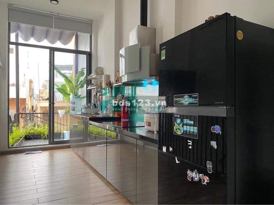 Bán nhà riêng nhà 3 tầng Đống Đa, đường vi vu xe hơi 7 chỗ đổ cửa.