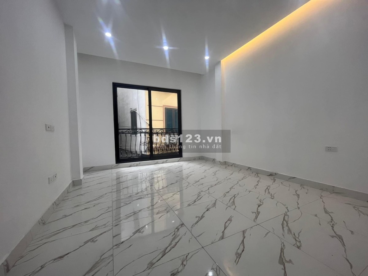 Bán nhà ô tô 7 chỗ qua nhà - Ngõ thông - Giữ tiền - Nhà đẹp ở ngay - 2 thoáng