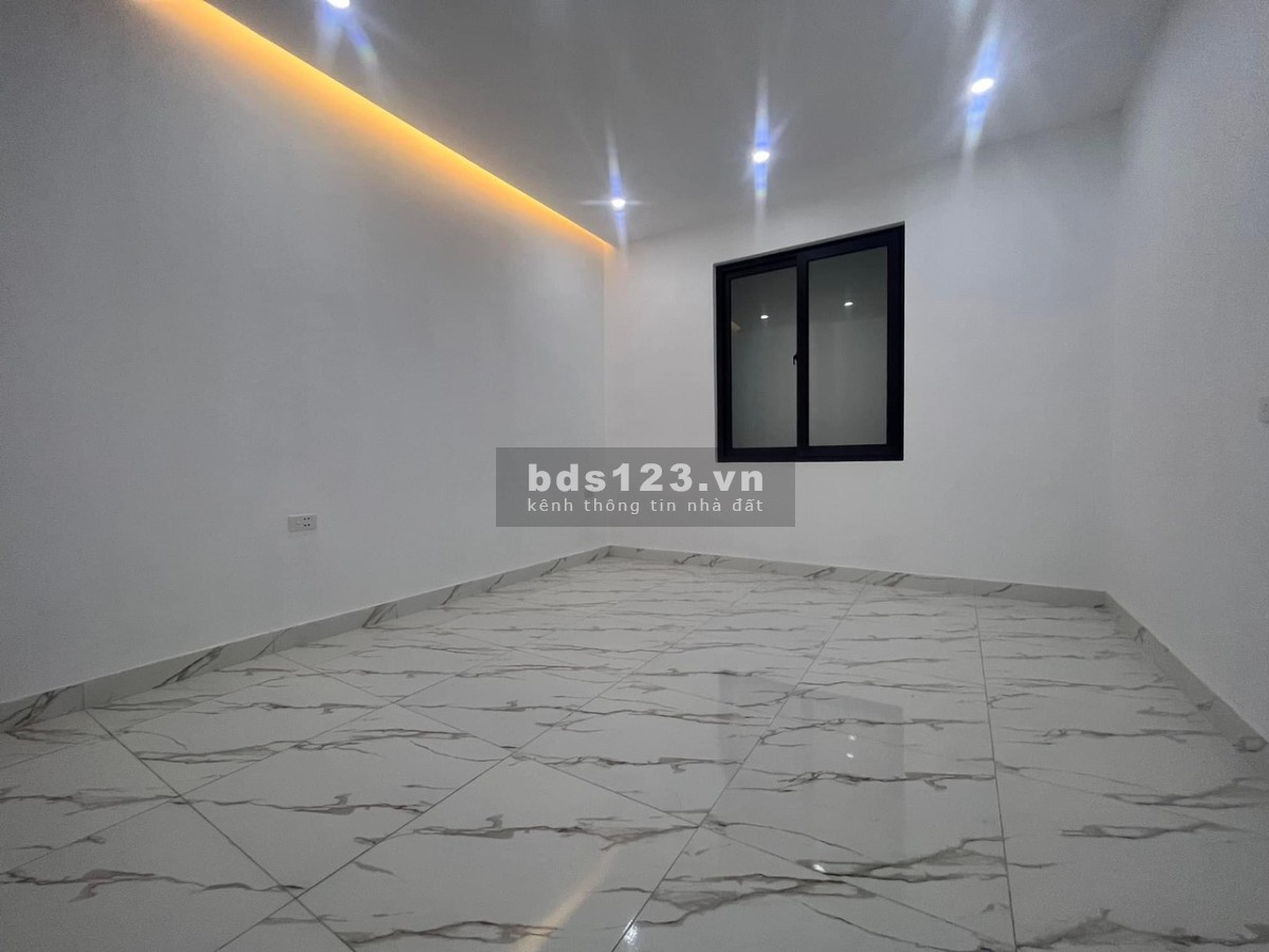Bán nhà ô tô 7 chỗ qua nhà - Ngõ thông - Giữ tiền - Nhà đẹp ở ngay - 2 thoáng