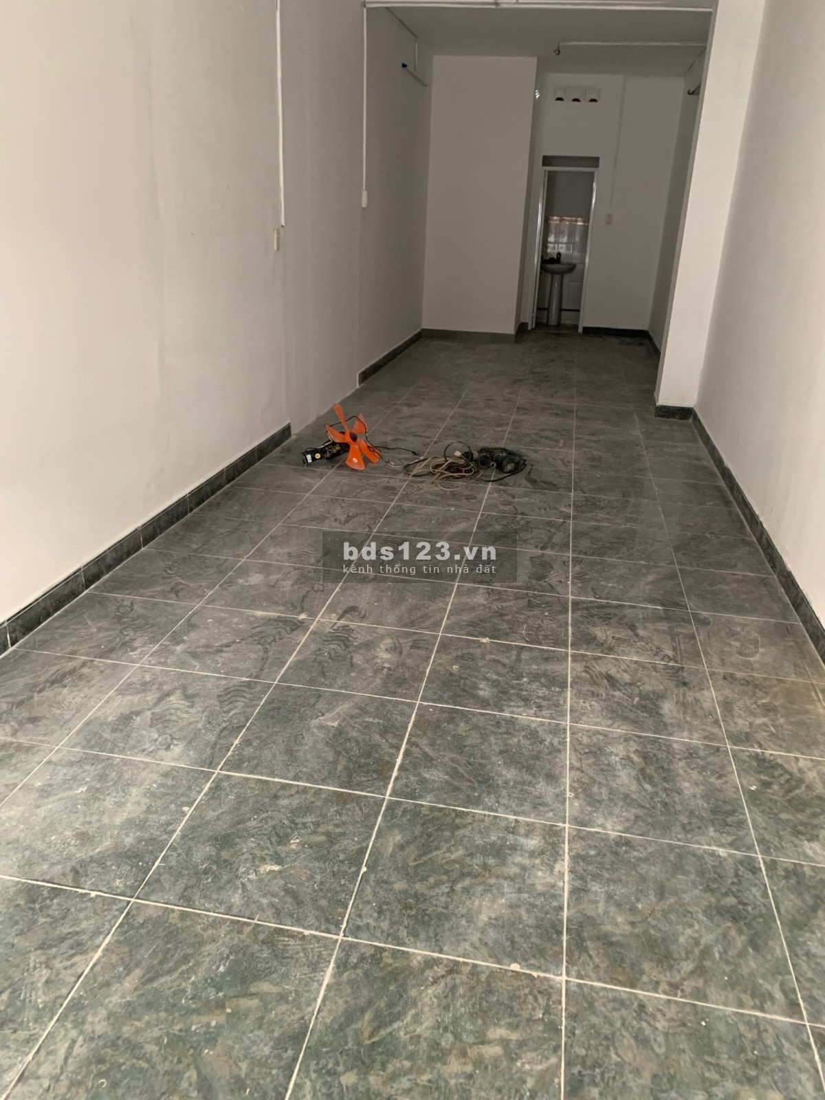 Cần cho thuê gấp mặt bằng hẻm xe hơi Đinh bộ Lĩnh Hàng xanh ở lại được