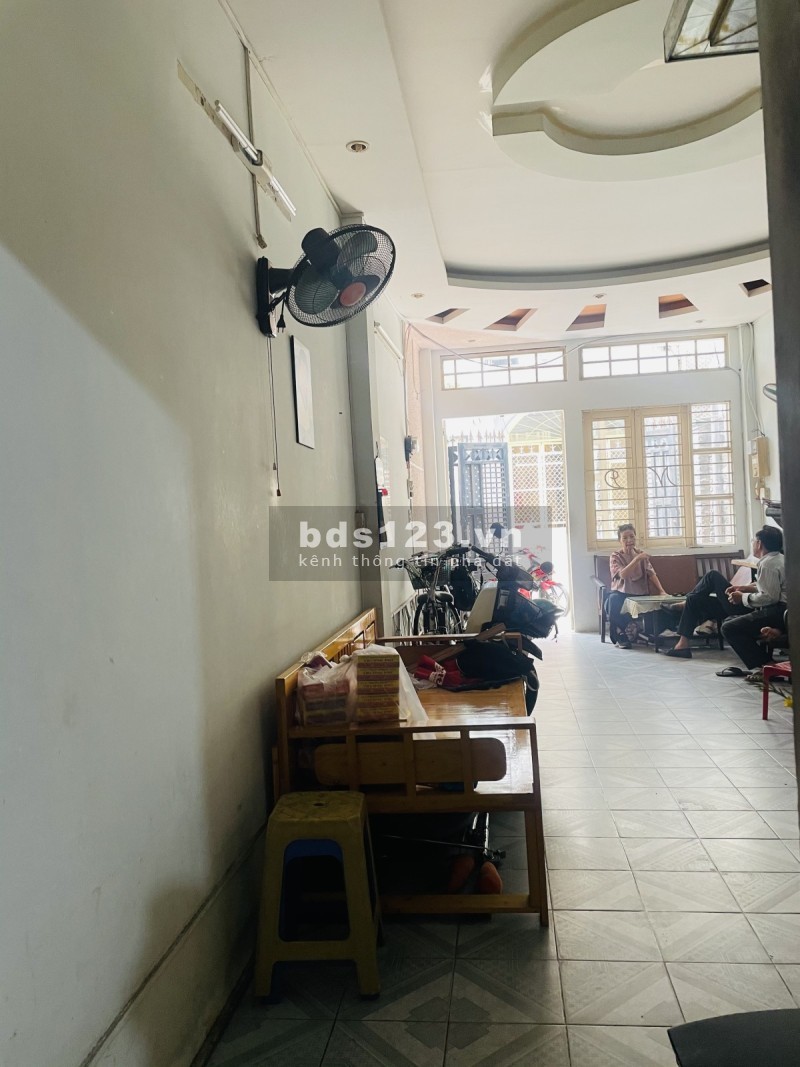 Bán nhà hxh cách MT 1 căn, ngay UBND Quận 11 đường Lạc Long Quân, 52m2 (3.6 x 15m) nhỉnh 5 tỷ