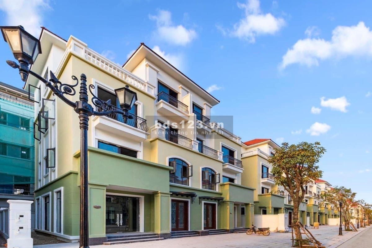 Chính chủ bán gấp biệt thự phân khu thời đại Vin hưng yên 3 - The Crown