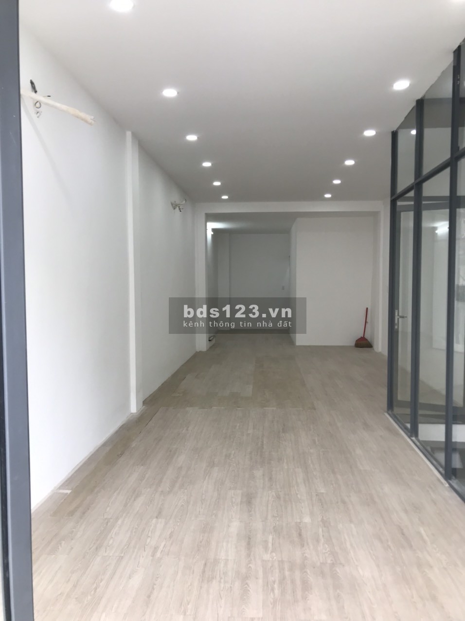 Cho thuê văn phòng mặt tiền Lê Văn Sỹ (quận 3) 60M2, Gía siêu tốt