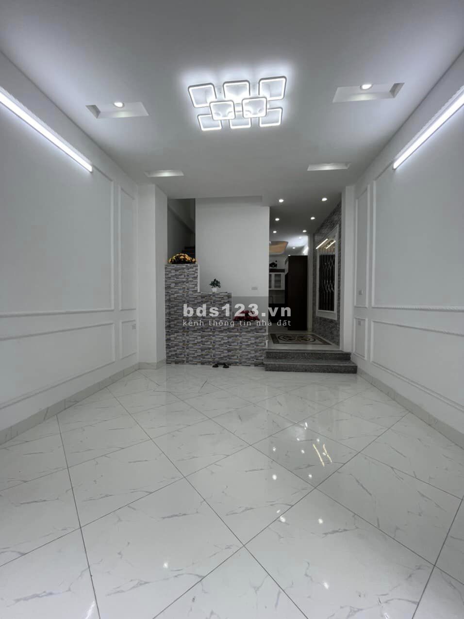 Bán nhà riêng siêu phẩm phân lô - Ô tô tránh, 5 tầng mới - Gara ô tô - Full nội thất - Thang máy