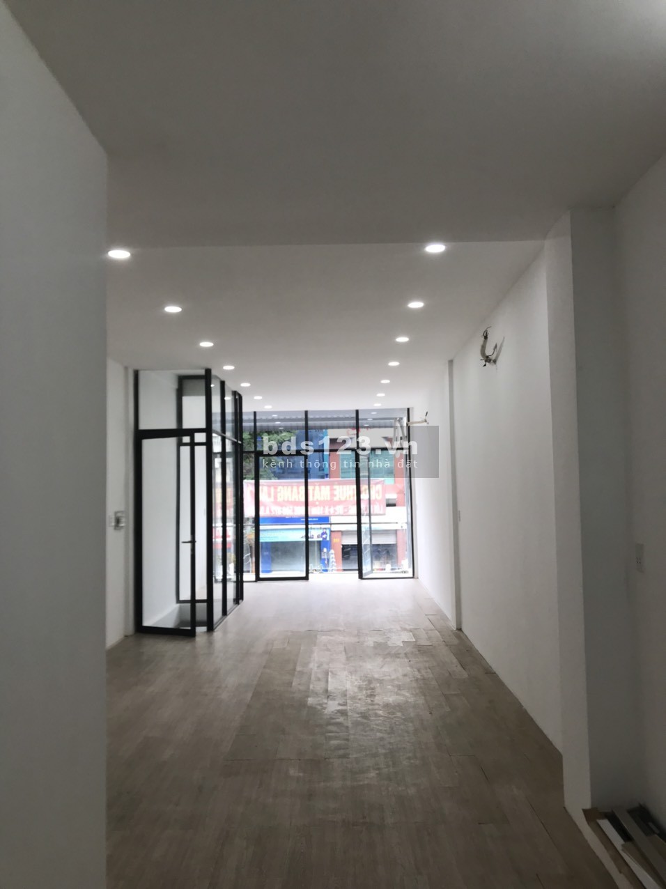 Cho thuê văn phòng mặt tiền Lê Văn Sỹ (quận 3) 60M2, Gía siêu tốt