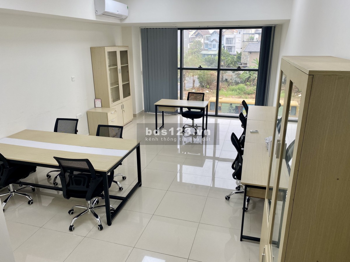 Cho thuê văn phòng chính chủ Quận 2 40m2, hiện trạng mới & sạch sẽ - có sẵn bàn ghế 8 NV, bao wifi.