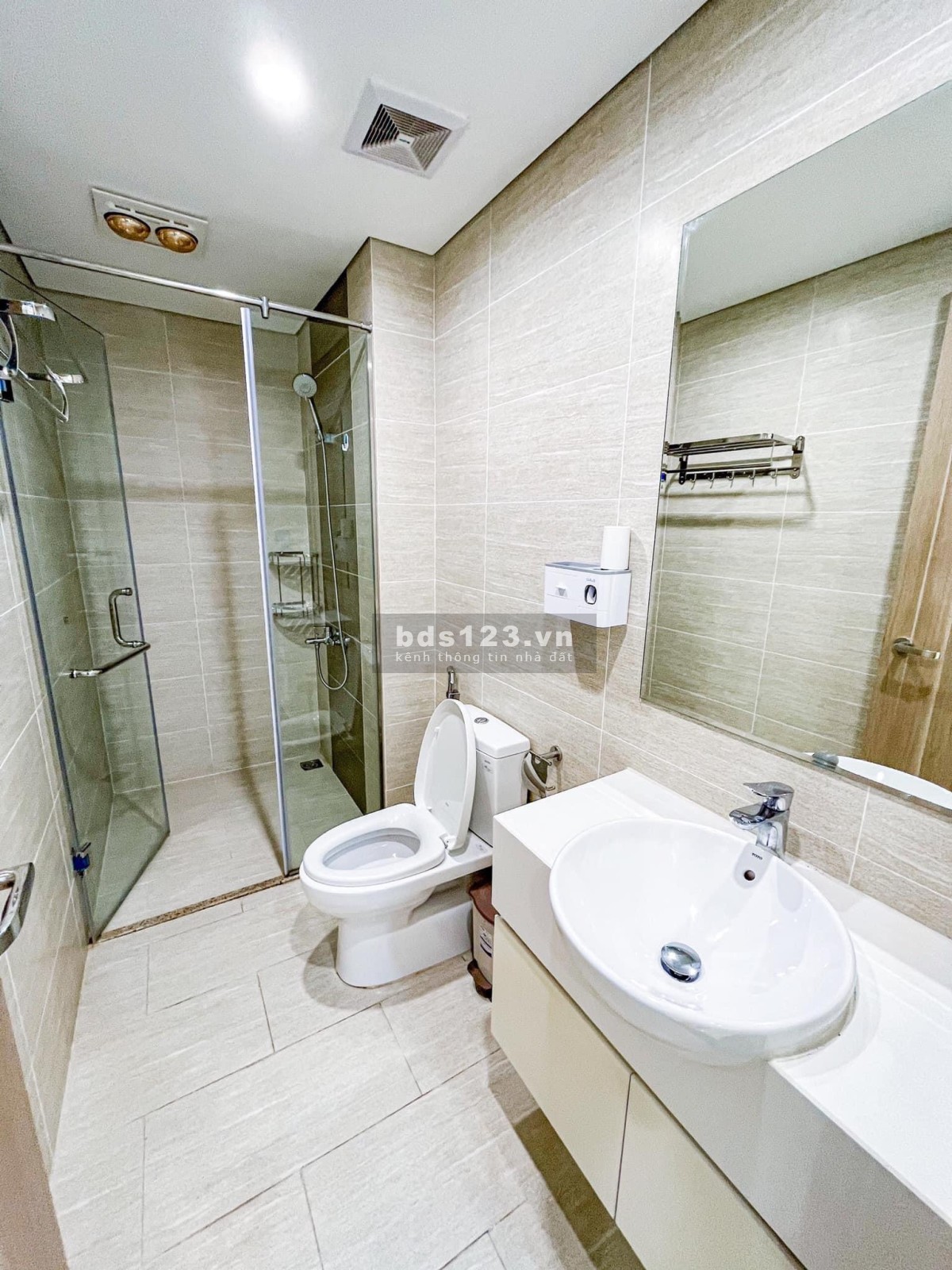 Chính chủ gửi bán căn hộ 2PN2WC góc, hướng Đông Nam, FULL nội thất chỉ 1,9 tỷ tại Vin Ocp