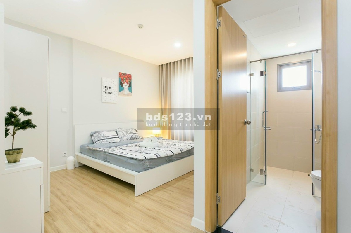 Chính chủ bán căn hộ Oriental Plaza 106m2, 3pn, 2wc, tặng nt đẹp. Giá bán: 3.5 tỷ còn tl