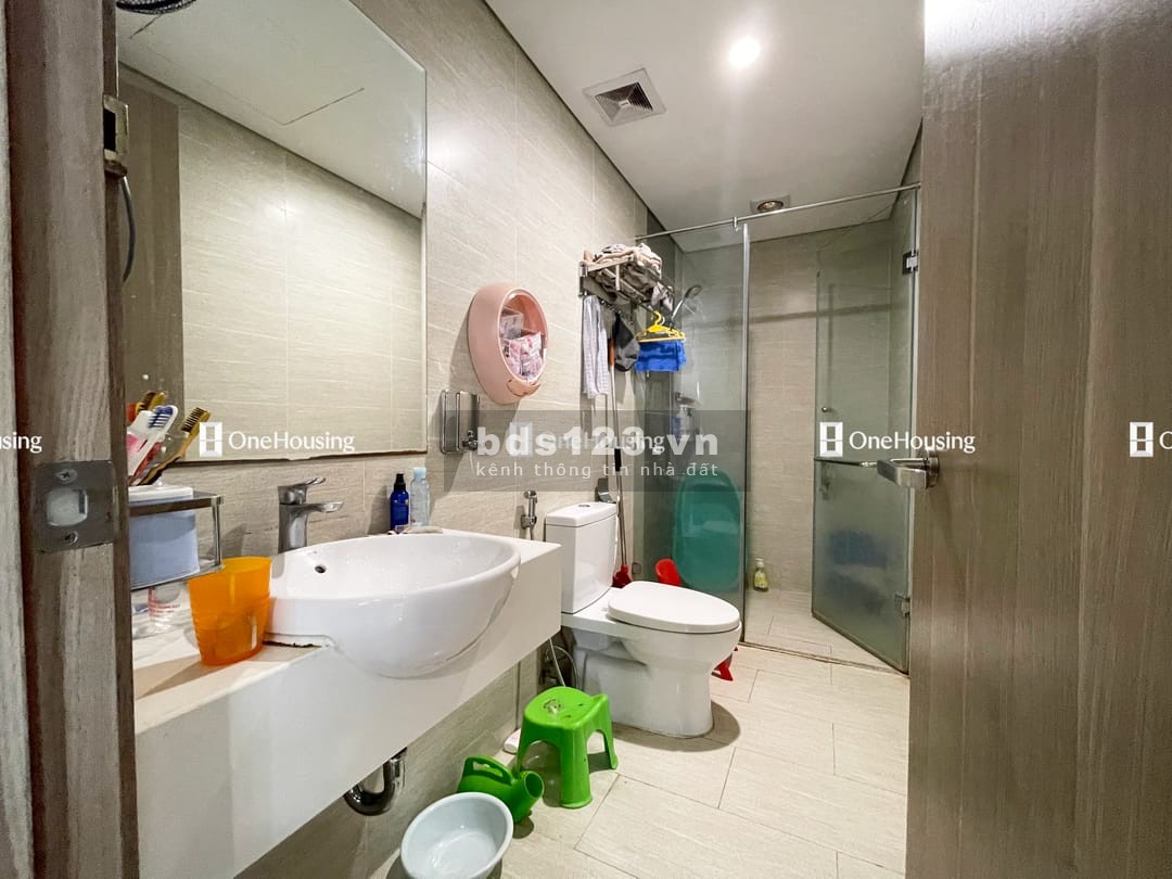 Bán gấp căn 3pn, 2vs dt 80m, FULL ĐỒ, tầng trung, view thoáng chỉ 2,2 tỷ Vin OCP. lh : 0974.878.742