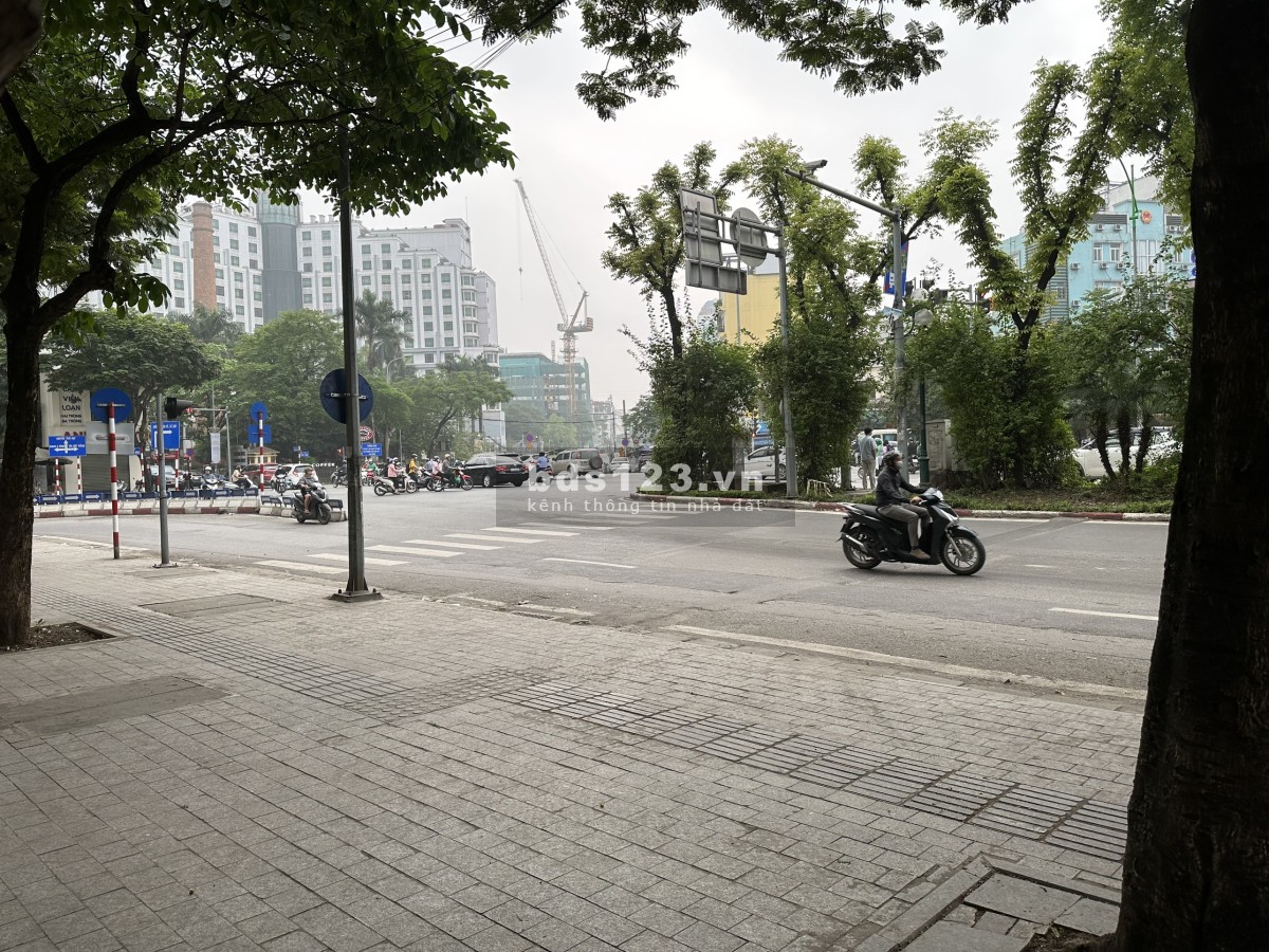 Cho thuê cửa hàng mặt phố Giảng Võ ngay ngã 5 Giảng Võ - Giang Văn Minh - Cát Linh - Hào Nam