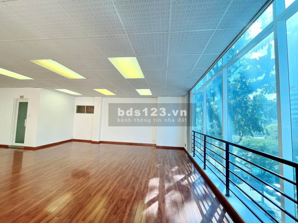 Cho thuê văn phòng. Hợp tác MG - VP 180M2 sàn gỗ đẹp - View kính thoáng quận 3 cho thuê