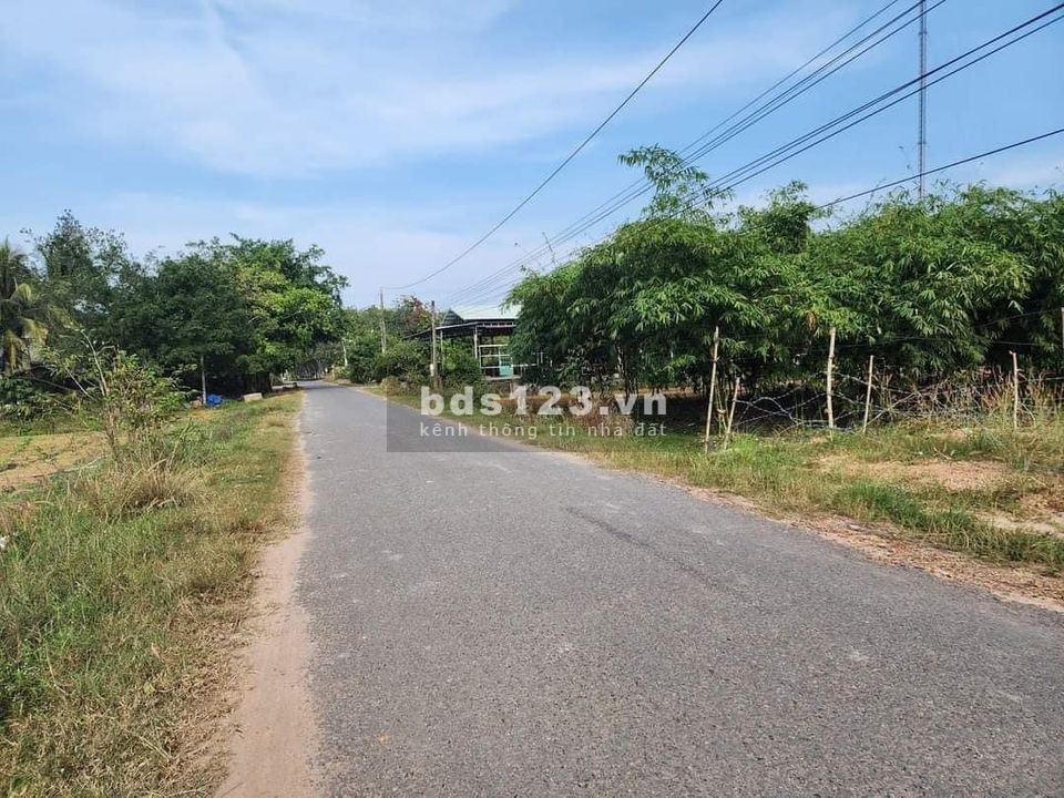 Ngộp cần ra nhanh nền đất mặt tiền đường quy hoạch lộ giới 20m TT. Tân Biên gần ngã 3 lớn
