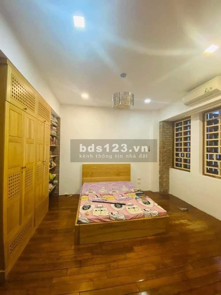 Bán nhà đẹp ô tô đỗ cửa Bằng Liệt, Hoàng Mai 76m, 3 tầng, mặt tiền 5.3m, giá 7.8 tỷ.
