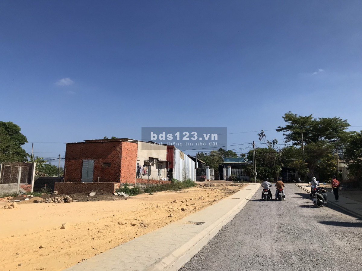 Bán nguồn đất thổ chính chủ giá mềm nhất khu vực nằm sát QL1A, sổ sẵn. Cách vành đai 4 chỉ 6KM