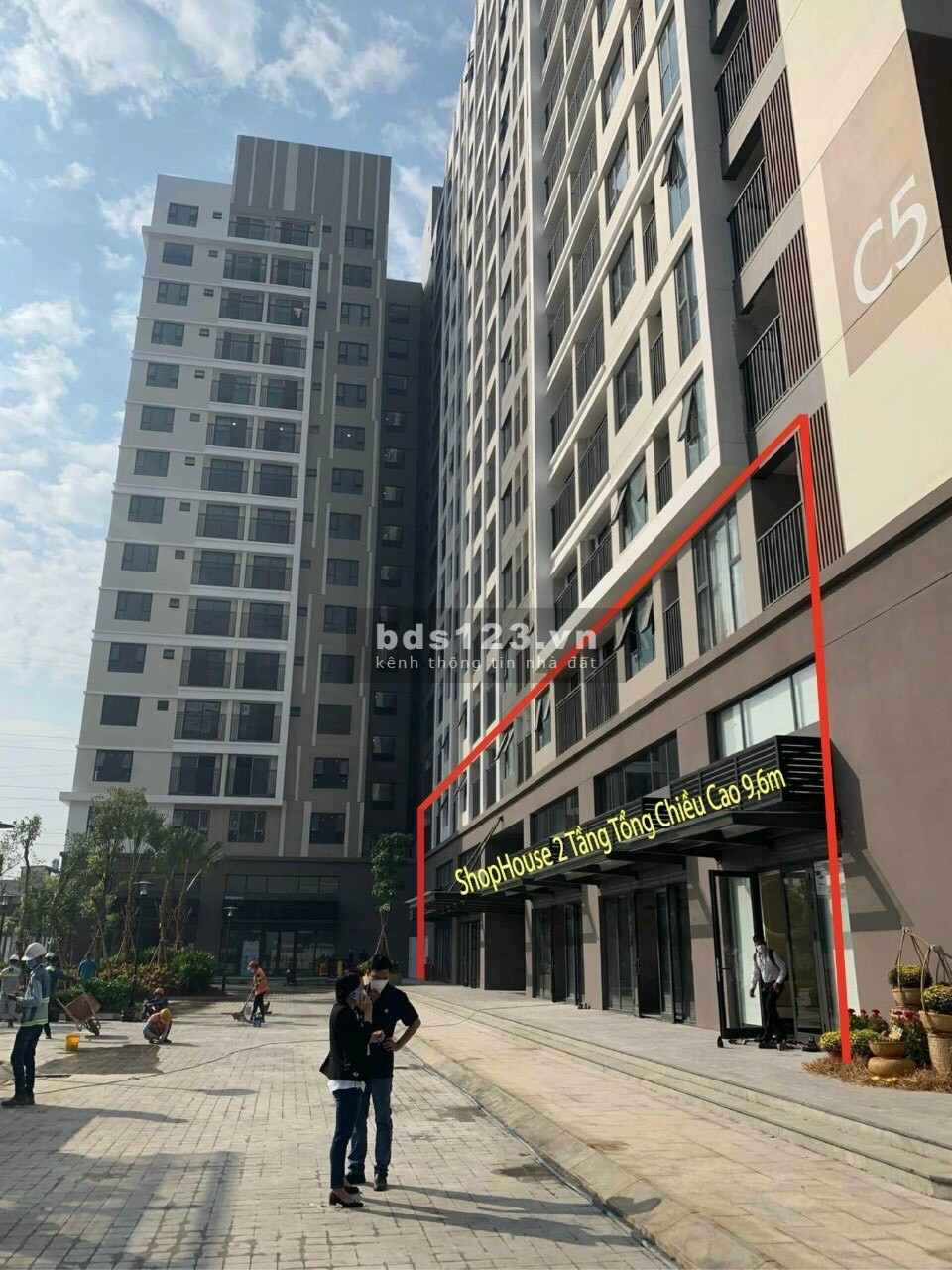 Cho thuê shop Park5 , mặt tiền 25m, thuê 1 được 2, free 6 tháng tiền nhà và 6 tháng phí quản lý.