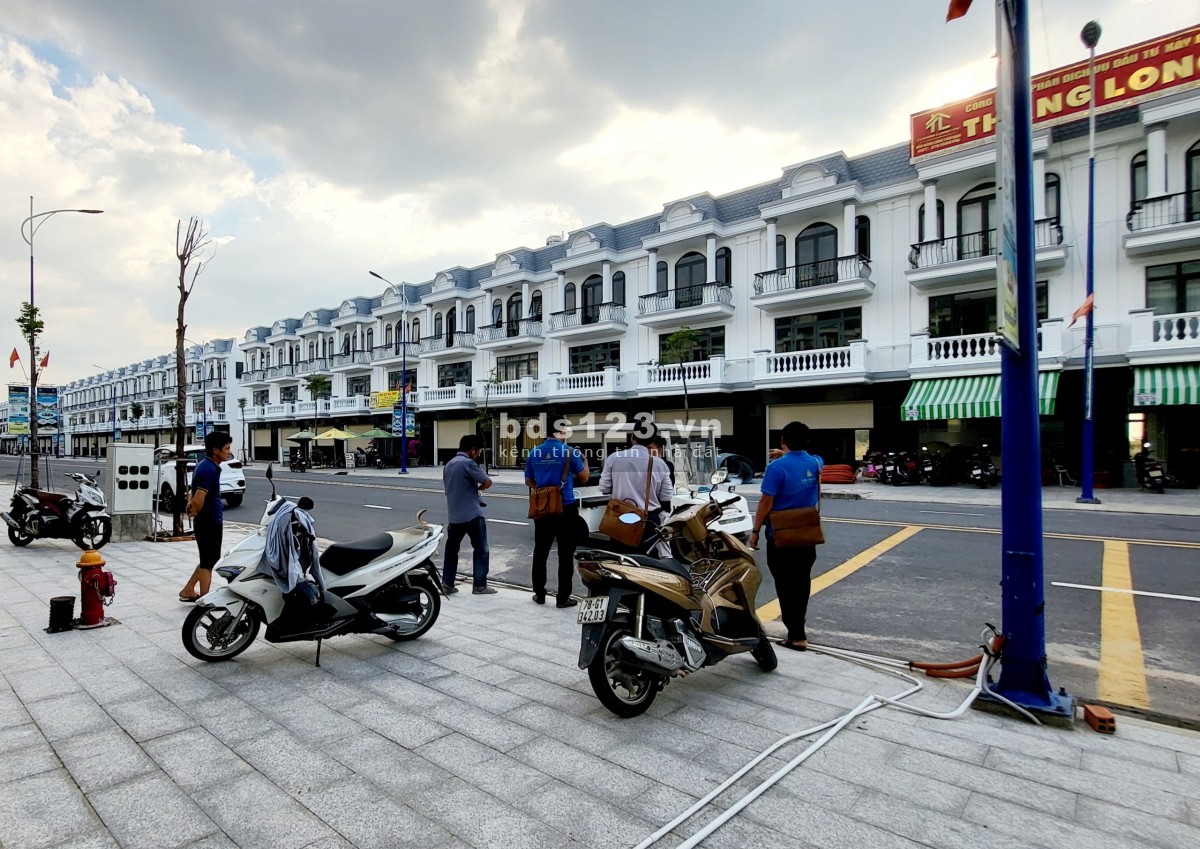 Em bán lỗ hoặc hợp tác đầu tư căn nhà phố mới xây ở khu công nghiệp Bình Dương đã vào tiền 40%