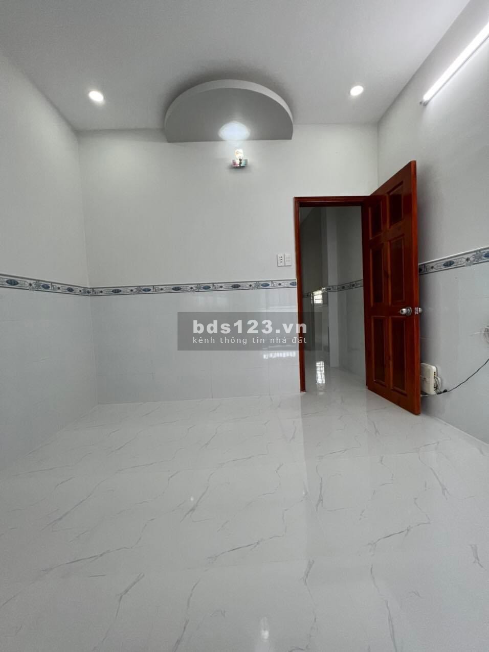 Bán nhà mặt tiền Chế Lan Viên Q. Tân Phú - HXH - Cách mặt tiền 20m - 3 tấn đúc 3PN - 56m2 nhỉnh 6 tỷ