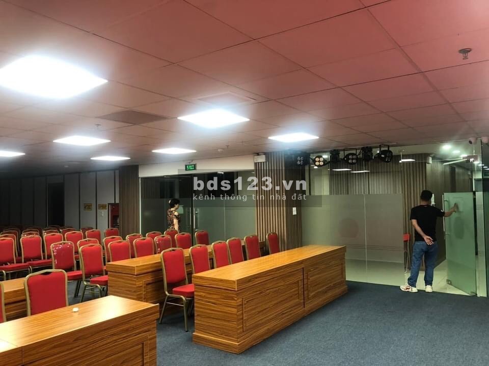 Siêu phẩm! Nhà mặt phố quận Tây Hồ, 445m2, 12 tầng, MT 14m, 2 mặt tiền, gần hồ, giá 310 tỷ.