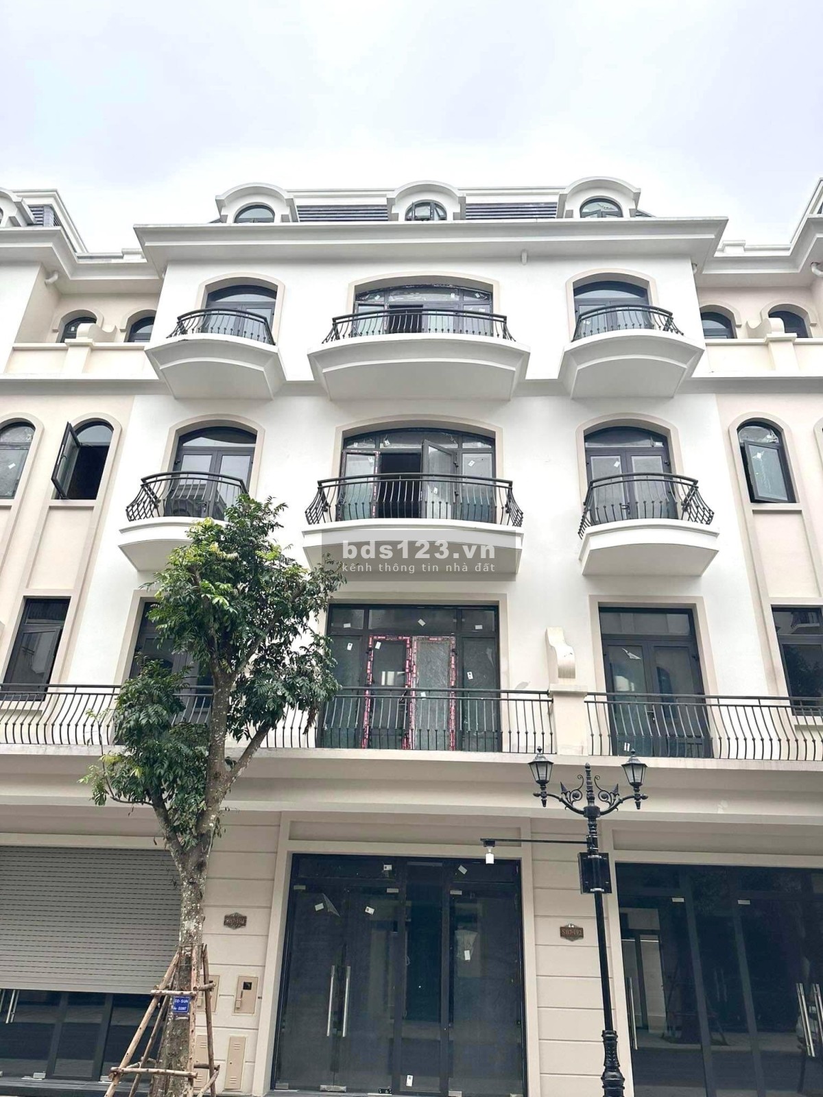 Bán biệt thự 58.5m2 kẹt ngân hàng cạnh trường học, Tây Nam giá gốc 6.9 tỷ - Bán 5.6 tỷ có chuyển vay