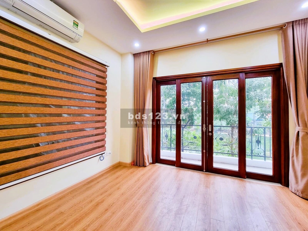 Bán nhà mặt phố Ven Hồ Tây – 55m2 x 6T Thang máy – Gara – Vỉa hè – Lô góc Chỉ 24.5tỷ.