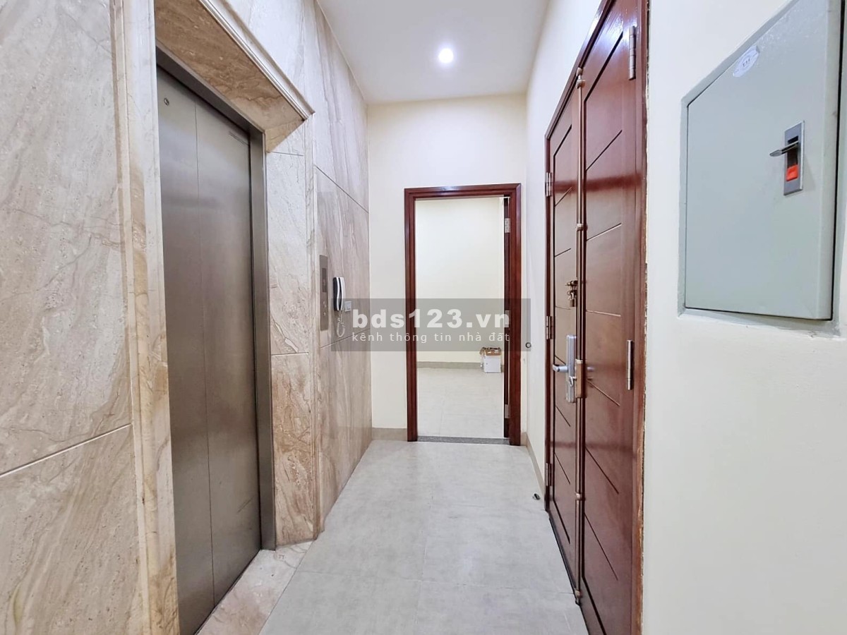 Bán nhà mặt phố Ven Hồ Tây – 55m2 x 6T Thang máy – Gara – Vỉa hè – Lô góc Chỉ 24.5tỷ.