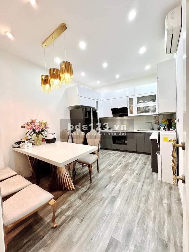 Nhà đẹp kinh doanh, ô tô đỗ cửa Quận Đống Đa 52m2, 5 tầng, mt 3.9m, giá 13.5 tỷ.